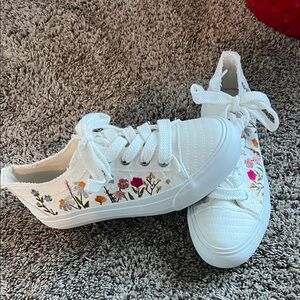 Floral Embroidered Women's White Sneakers
